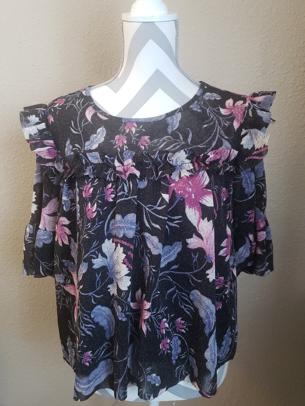 NWOT Love & Piece Floral Glitter Ruffle Top